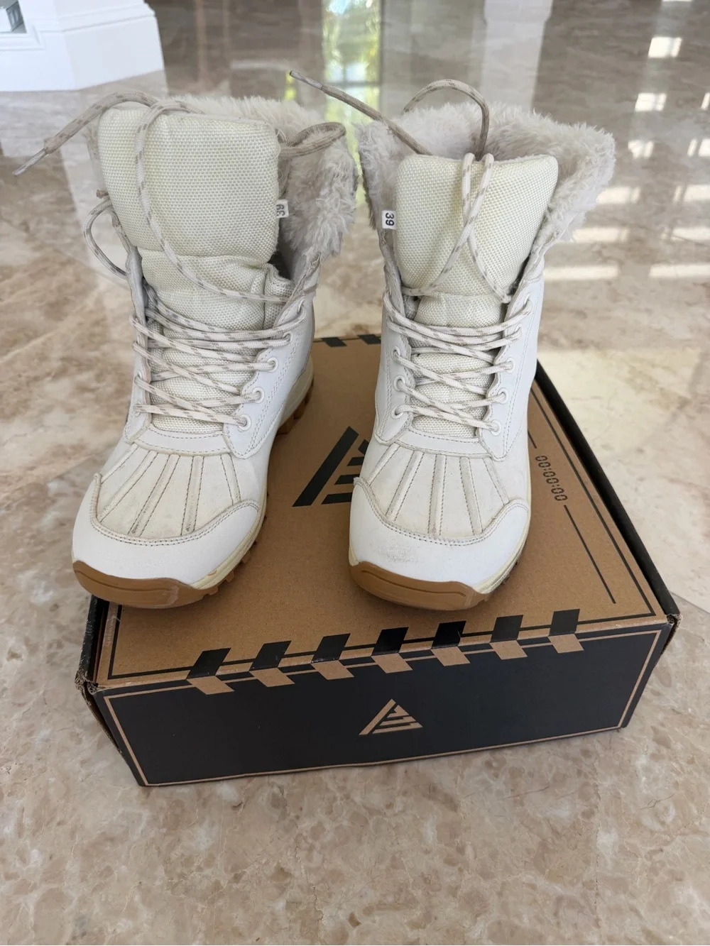 Unisex Faux Fur Winter Lace-Up Boots in Cream